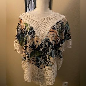 Solitaire Size L Tropical Print Crochet and Embroidery Top NWOT